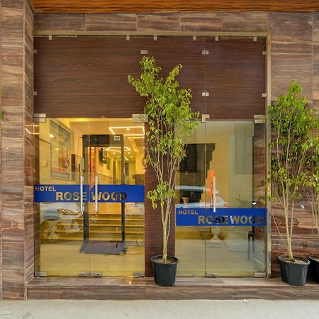 Rosewood Suites A Family Hotel Near Delhi Airport Nové Dillí Exteriér fotografie