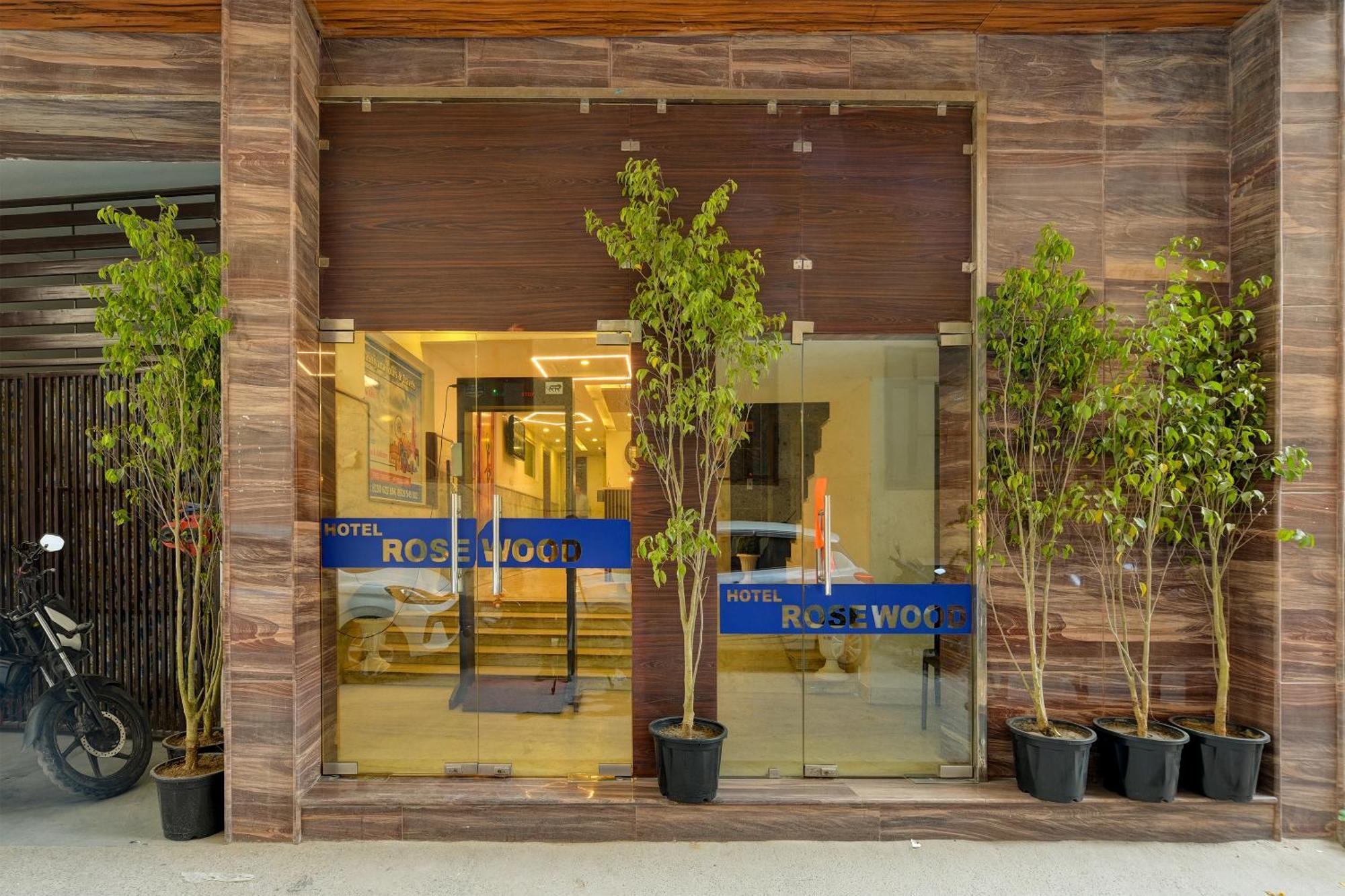 Rosewood Suites A Family Hotel Near Delhi Airport Nové Dillí Exteriér fotografie